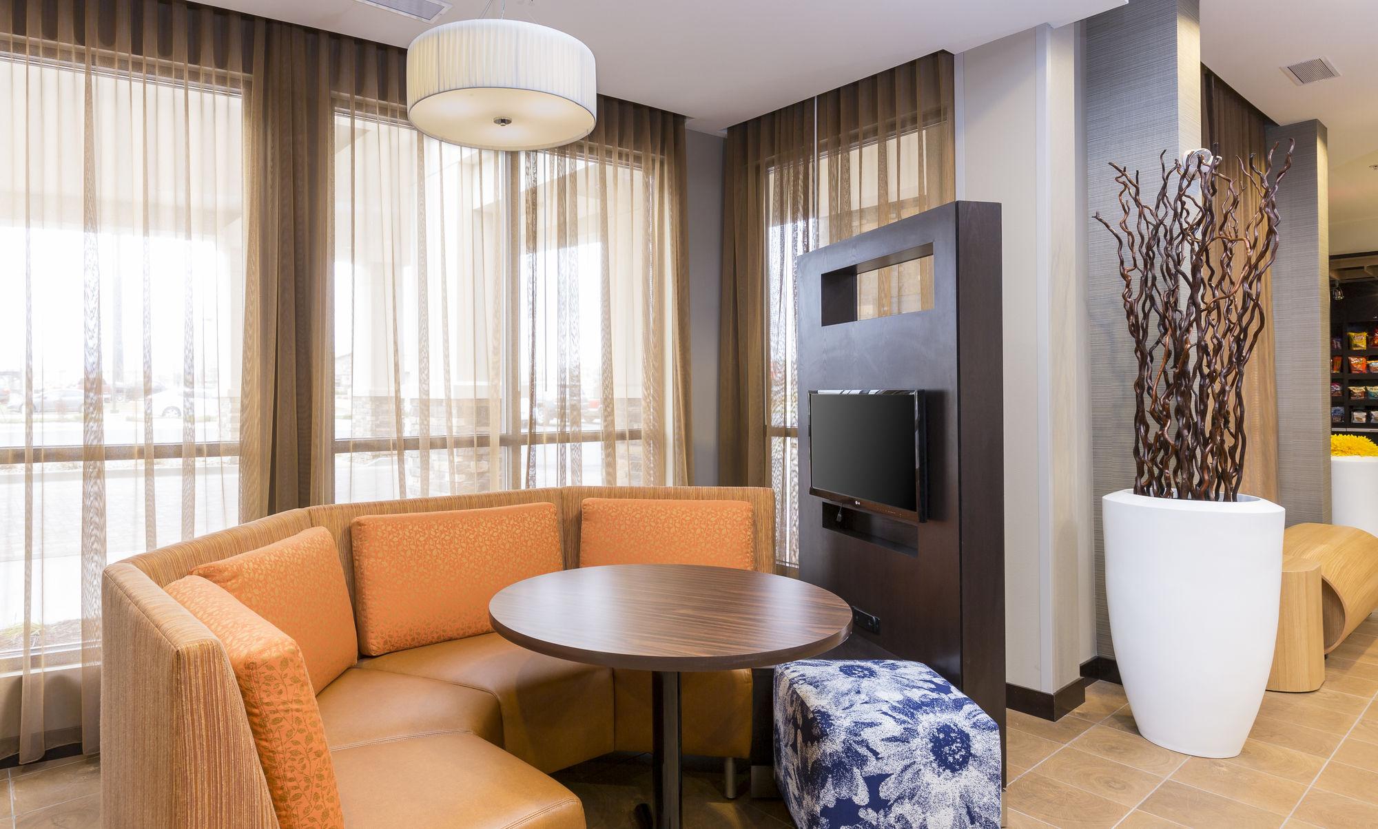 Отель Courtyard By Marriott Bismarck North Экстерьер фото