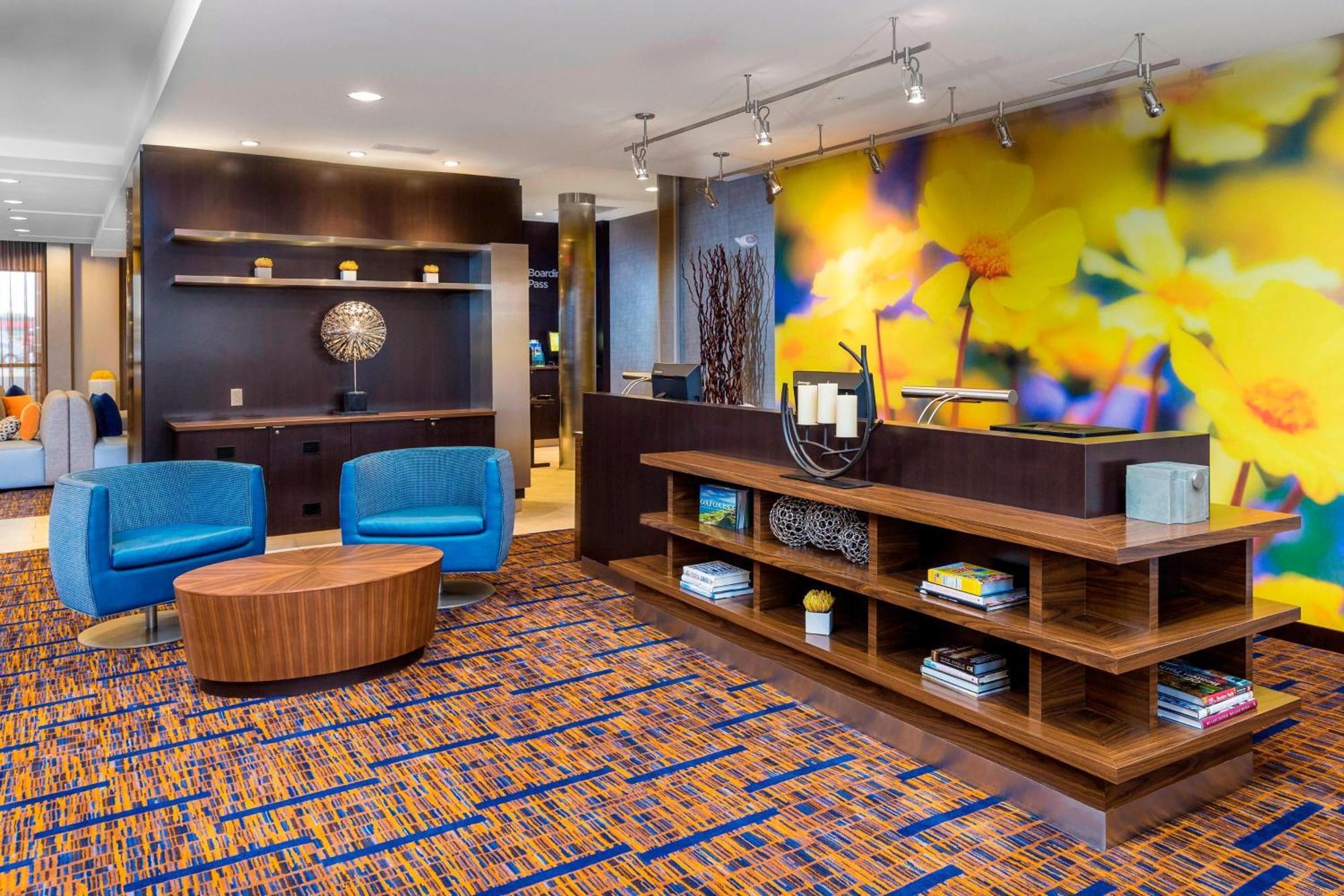 Отель Courtyard By Marriott Bismarck North Экстерьер фото