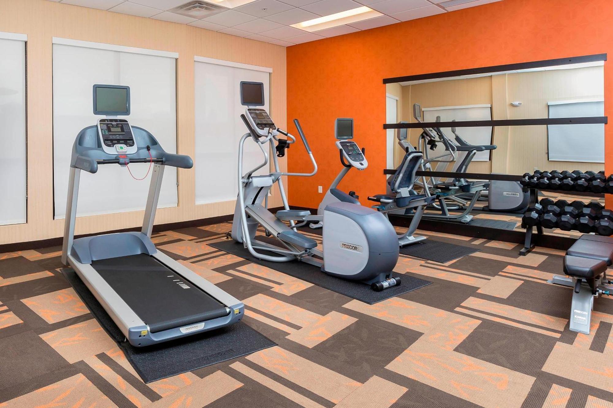 Отель Courtyard By Marriott Bismarck North Экстерьер фото