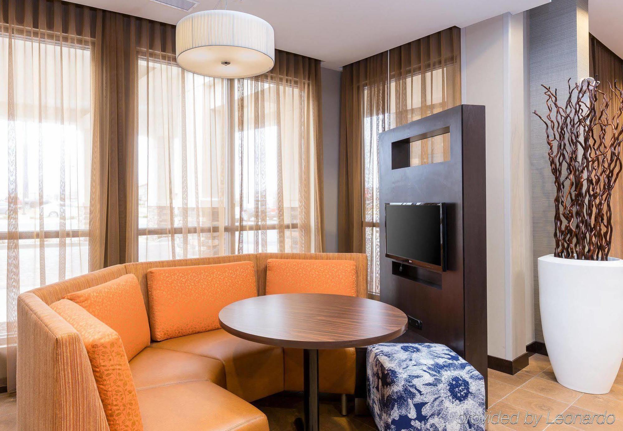 Отель Courtyard By Marriott Bismarck North Экстерьер фото