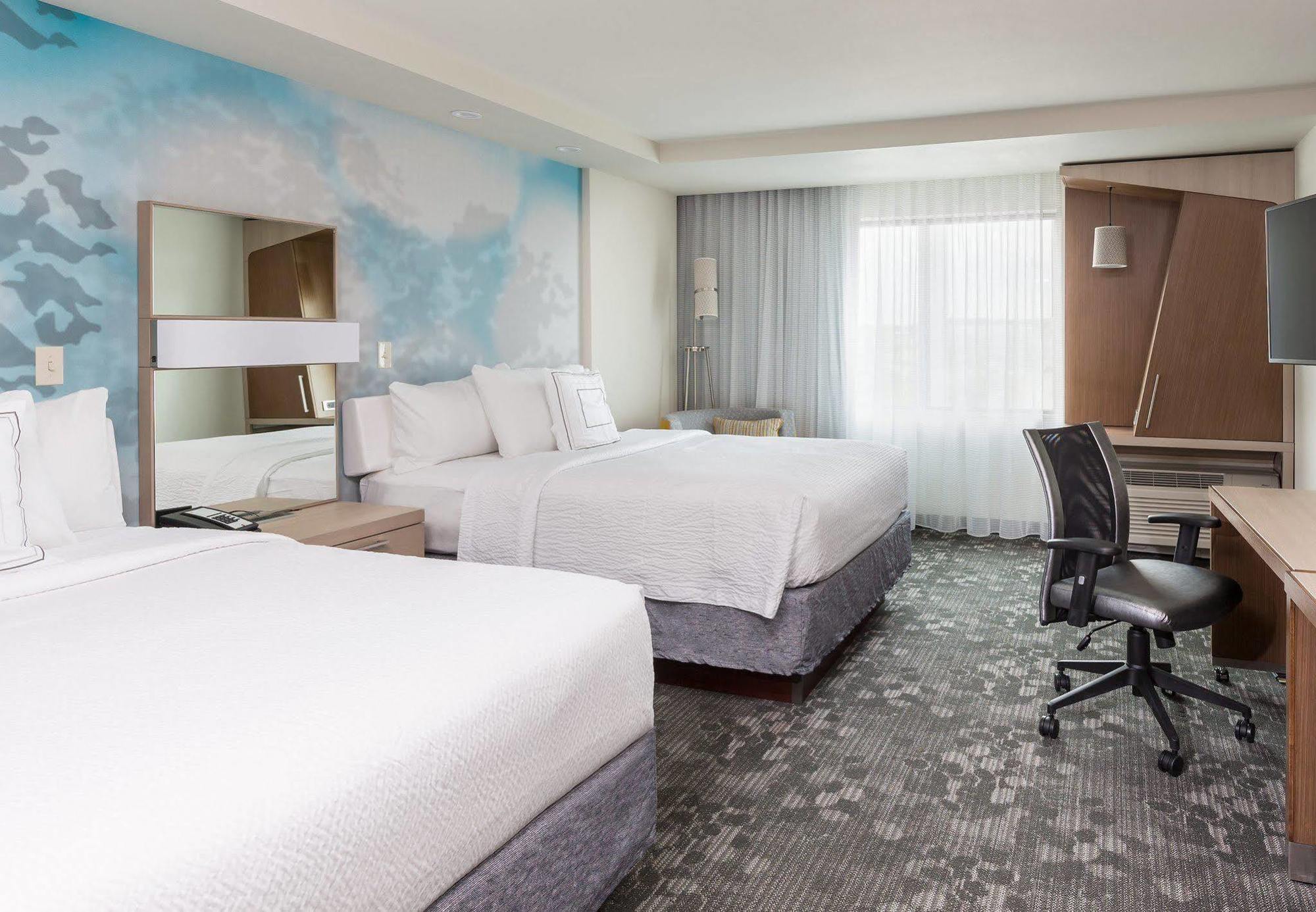 Отель Courtyard By Marriott Bismarck North Экстерьер фото