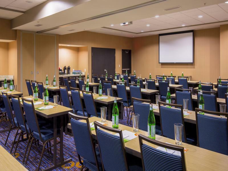 Отель Courtyard By Marriott Bismarck North Экстерьер фото